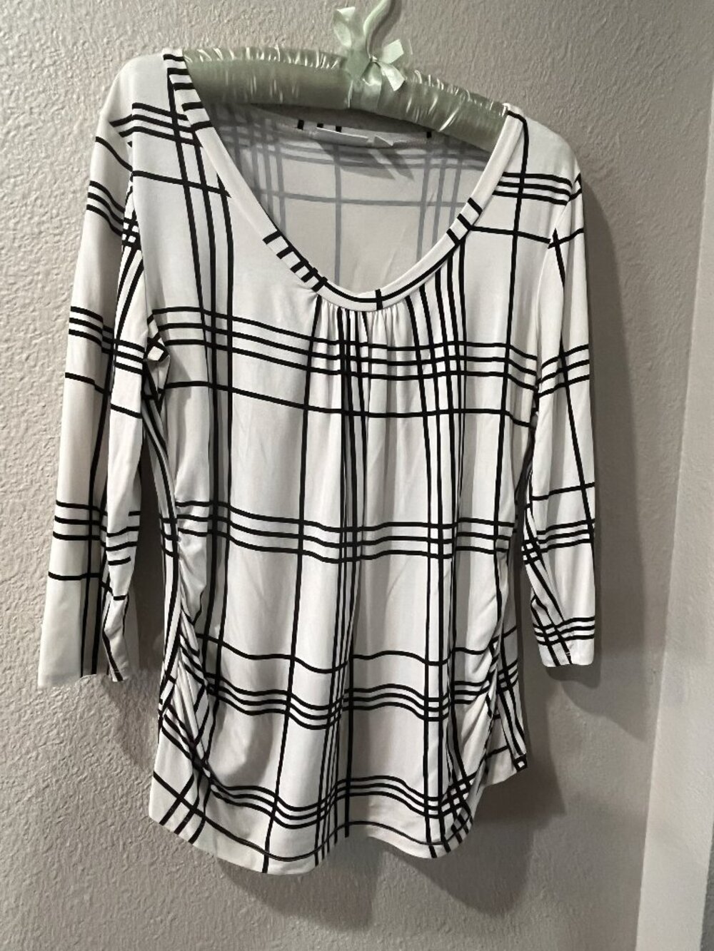 New York & Company Stretch Blouse, scoop neck black & white